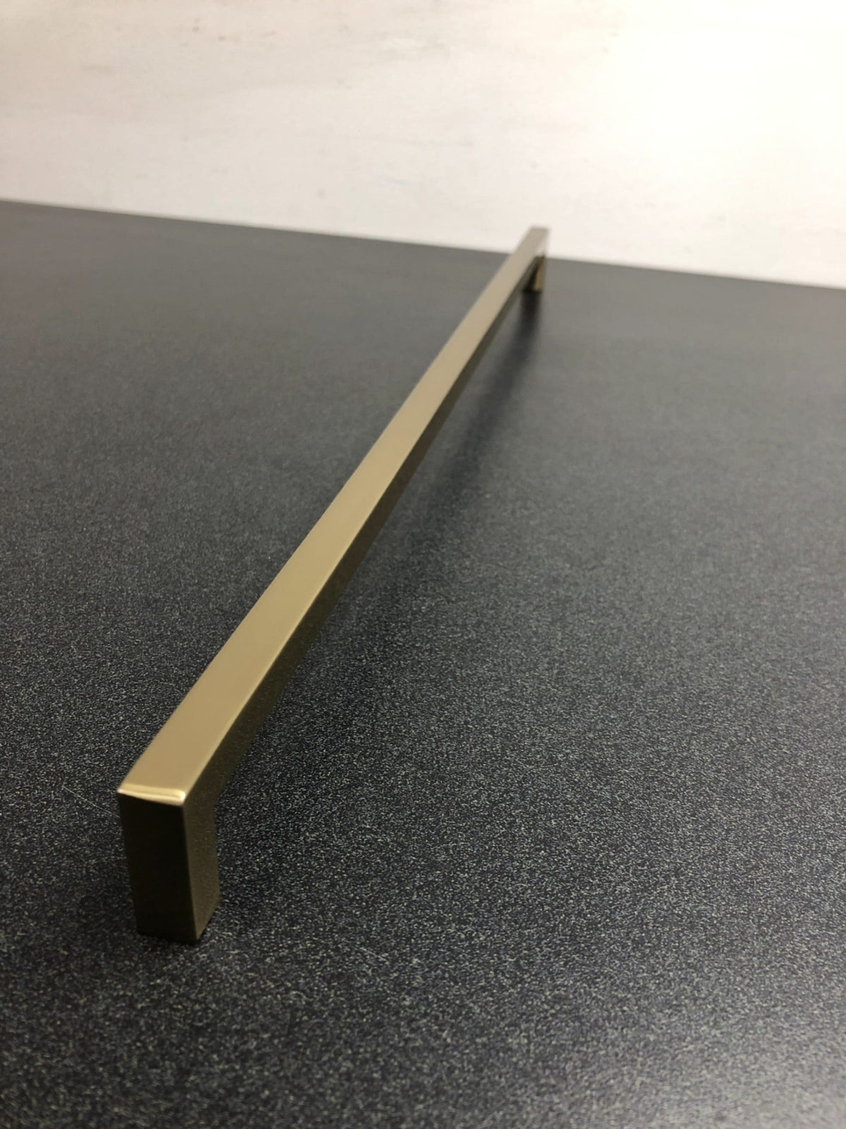 Hickory Hardware HH075337-EGN Skylight 18 Inch Center to Center Handle Cabinet Pull - Elusive Golden Nickel