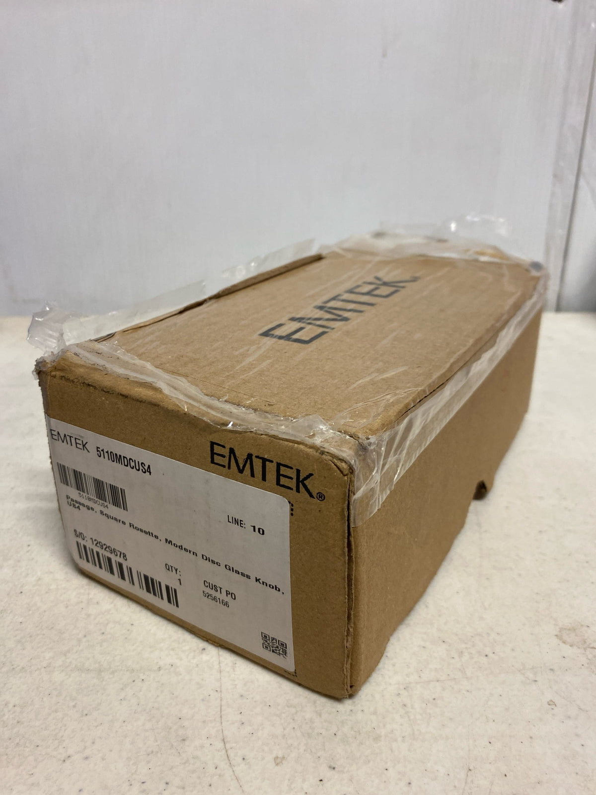 Emtek 5110MDCUS4 Modern Disc Passage Door Knob Set with Square Rose from the Brass Modern Crystal Collection - Satin Brass