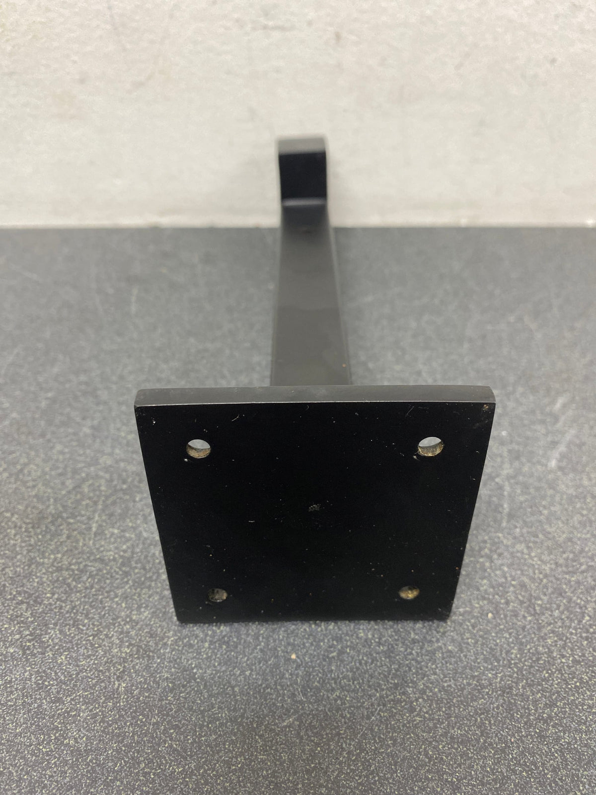 Signature Hardware 482447 Bodwell 7" Iron Shelf Bracket - Black Powder Coat