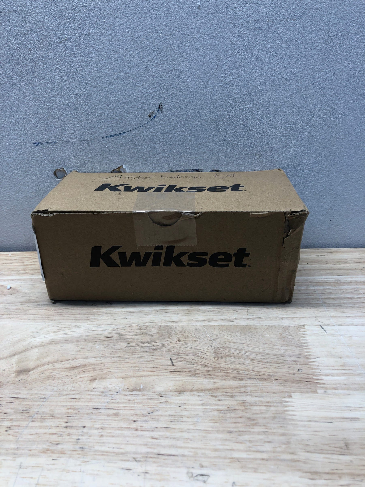Kwikset 740PSKSQT-4S Pismo Single Cylinder Keyed Entry Door Knob Set with Square Rose and SmartKey - Satin Brass