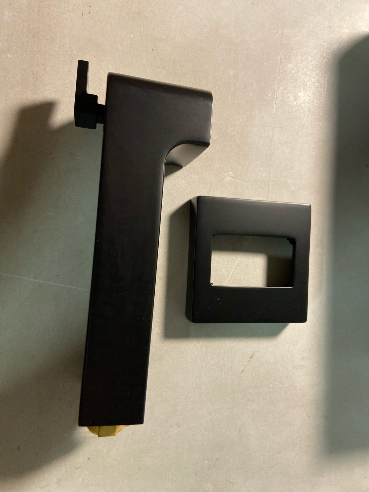 Signature Hardware SHTS84MB Hibiscus 7-11/16" Integrated Diverter Tub Spout - Matte Black