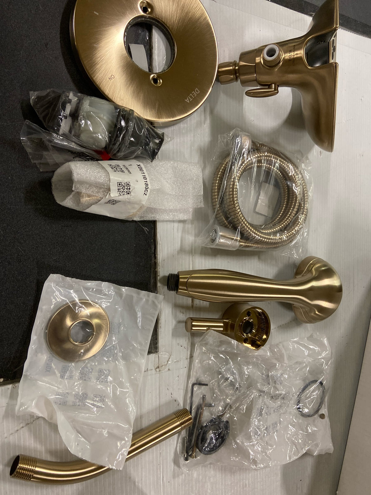 Delta Faucet Saylor 17 Series Gold Shower Valve Trim Kit with In2ition 2-in-1 Shower Head with Handheld Spray, Shower Faucet, Shower Head and Handle, Champagne Bronze T17235-CZ-I (Valve Not Included)