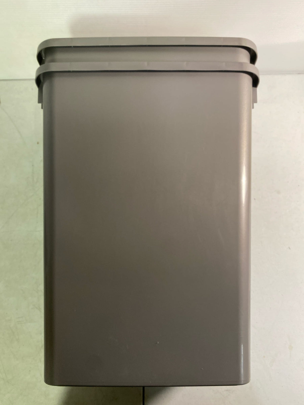 Rev-A-Shelf RV-35-17-52 Classic 35 Quart / 9 Gallon Replacement Bin for Pull Out Trash Can Systems - Silver