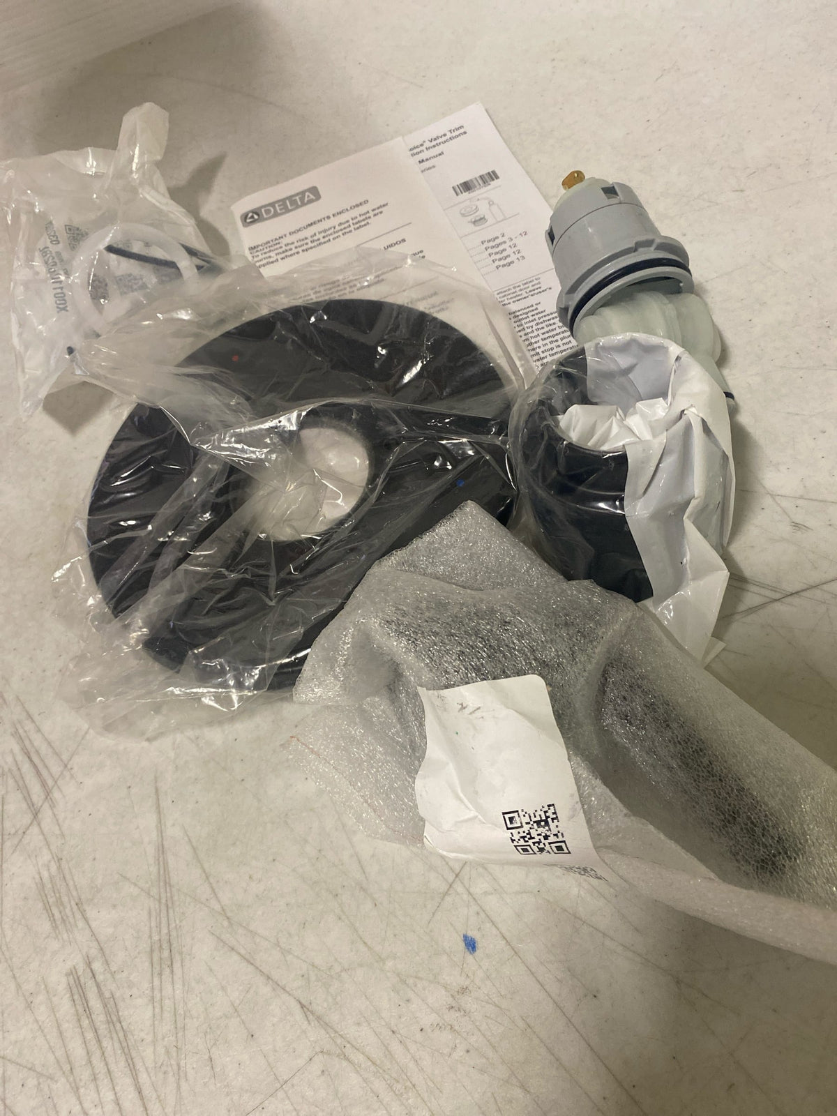 DELTA FAUCET Saylor Matte Black Shower Valve Trim Kit for Systems and Faucets, Handle Replacement, Handle, T14035-BL (Valve Not Included), Single Handle