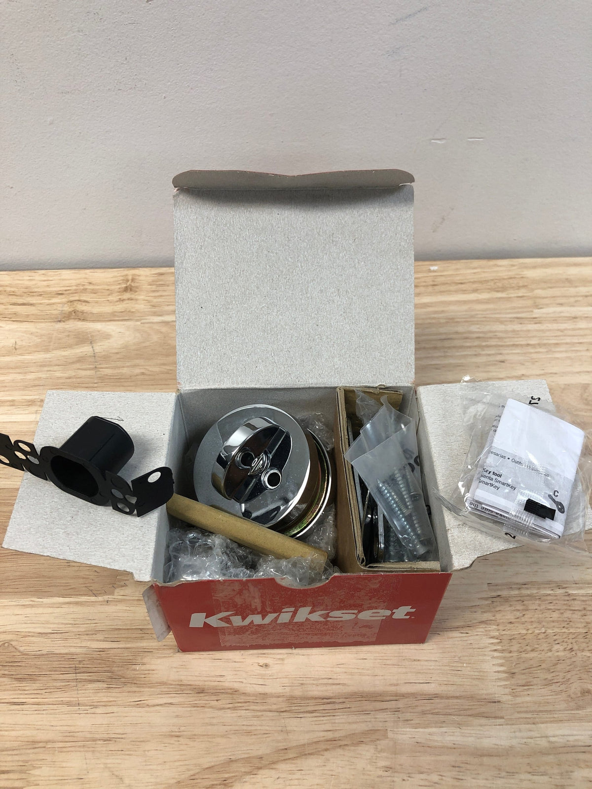 Kwikset 158RDT-26S.STRKP Milan Single Cylinder Keyed Entry Deadbolt from the Signature Series Collection - Polished Chrome