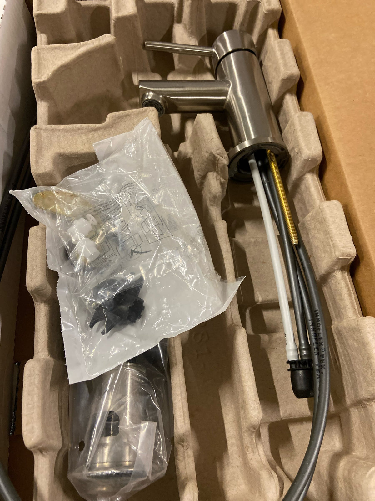Delta 559LF-SSPP Modern Single Hole Bathroom Faucet with Pop-Up Drain Assembly 1.2gpm - Includes - Stainless