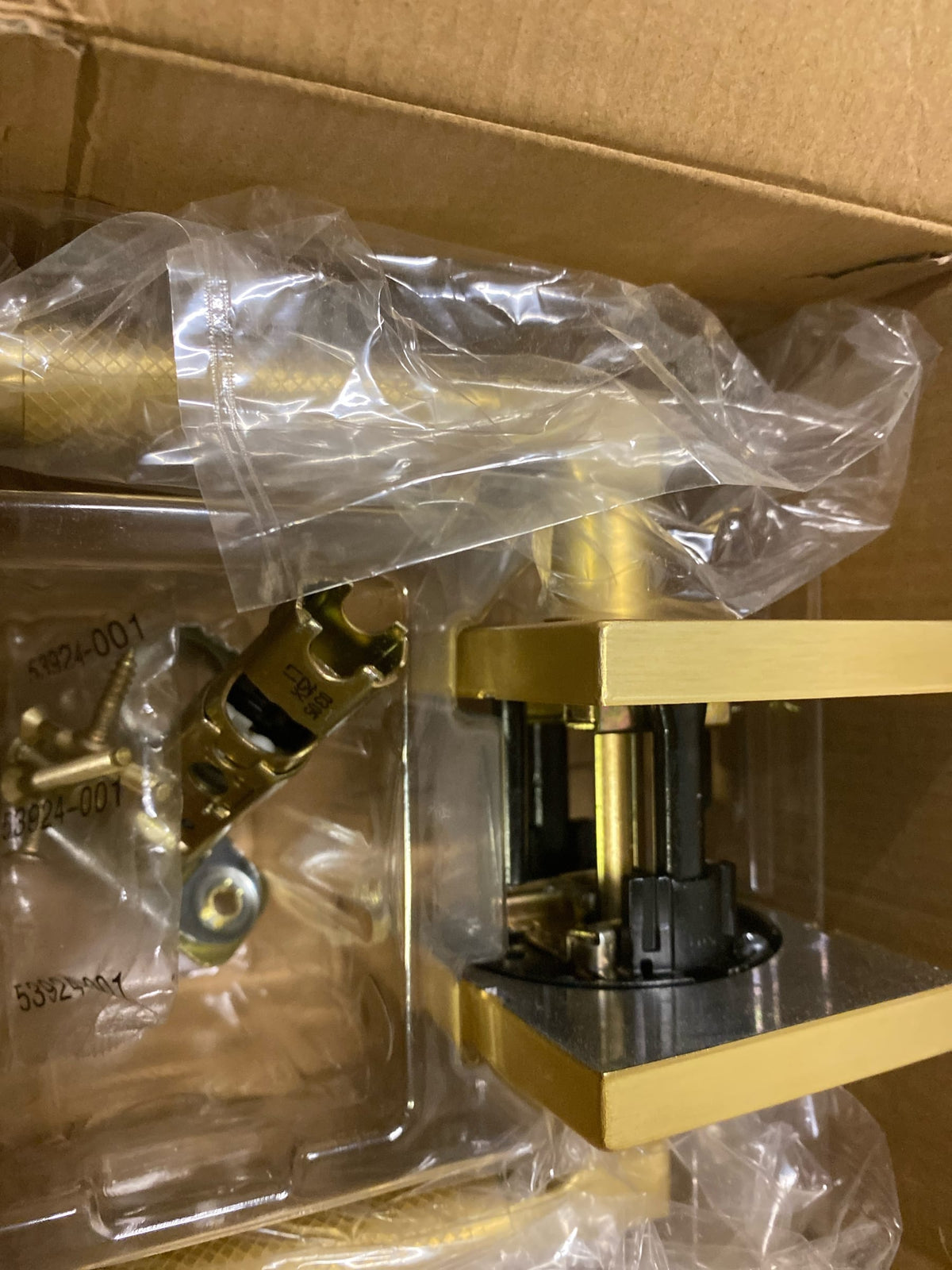 Kwikset 720PVLRCT-4 Prava Passage Door Lever Set with Rectangle Rose - Satin Brass