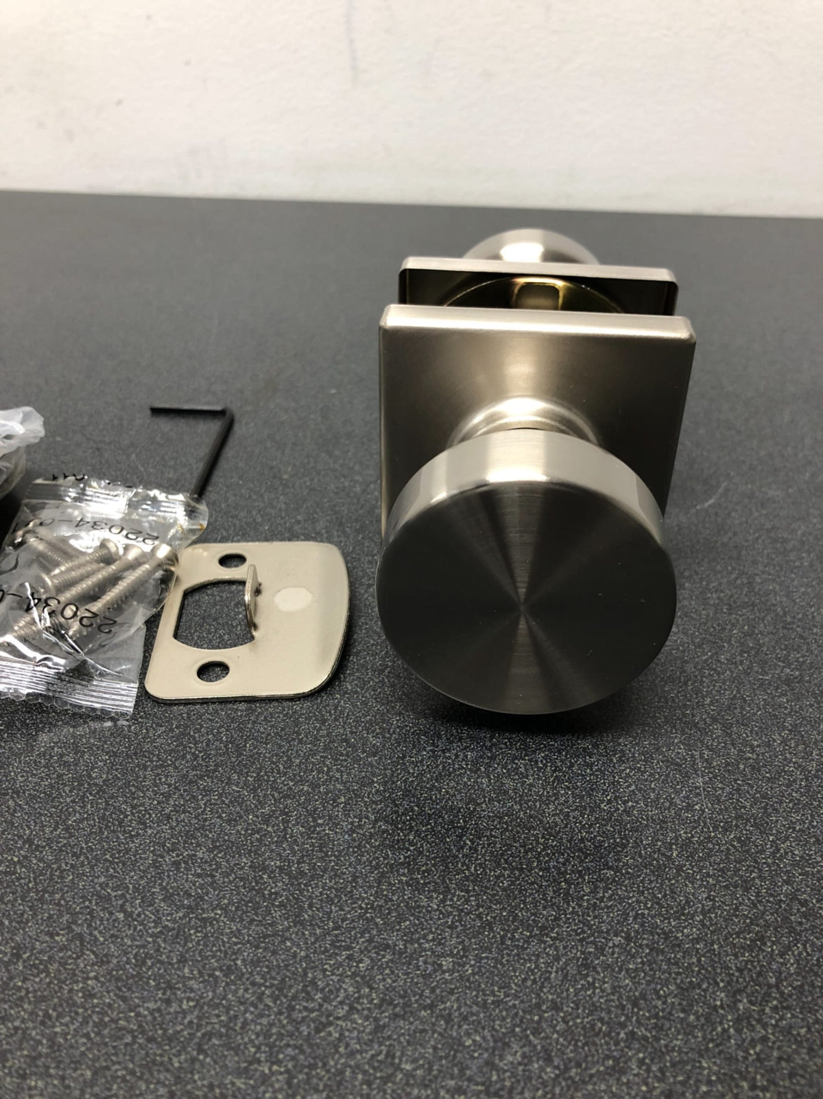 Kwikset Pismo Square Satin Nickel Hall/Closet Door Knob