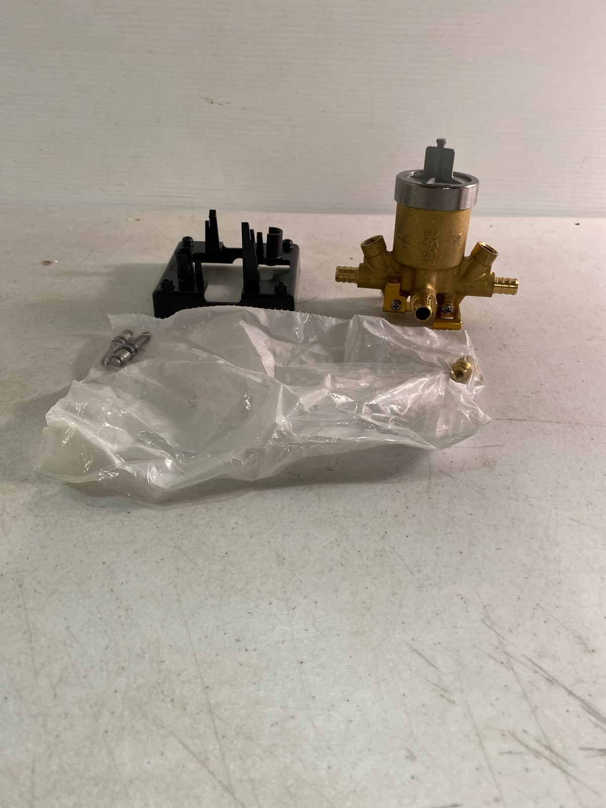 Delta R10000-PXWS Universal Mixing Rough-In Valve with Service Stops and PEX Crimp Inlets and Universal 1/2" Outlets - N/A