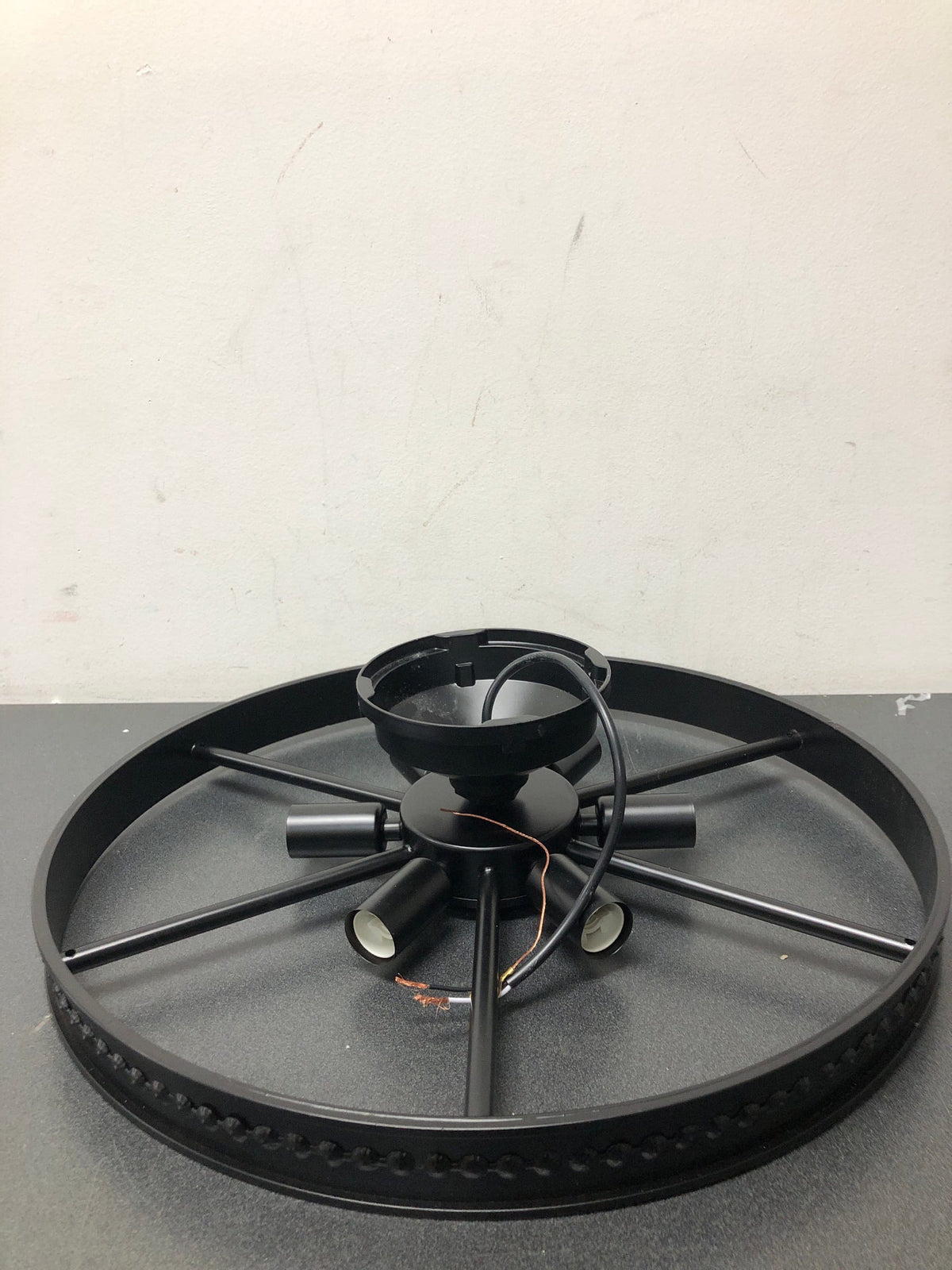 Oukaning HG-LMLZBY-4559 18 in. 6-Light Black Industrial Wagon Wheel Rustic Flush Mount Ceiling Light