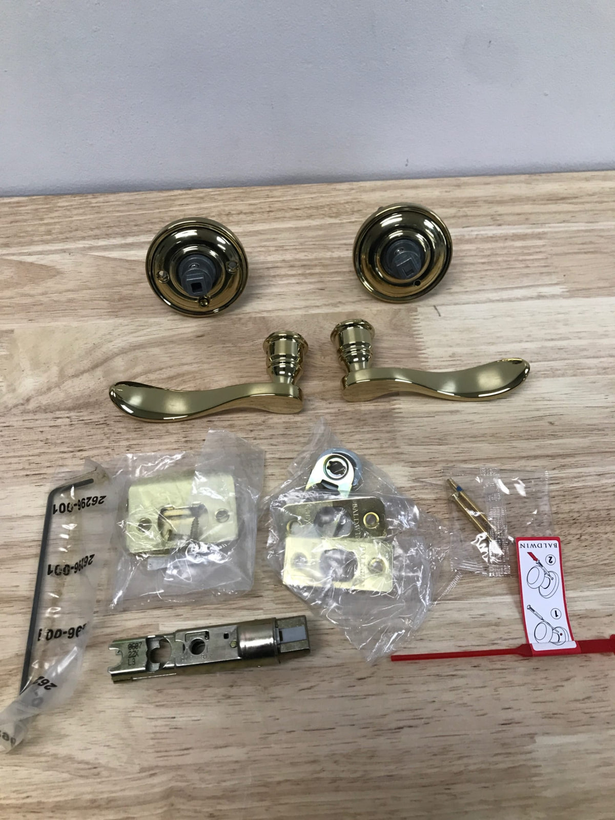 Baldwin Reserve Curve Polished Brass Bed/Bath Door Lever with Traditional Round Rose-PV.CUR.R.TRR.003
