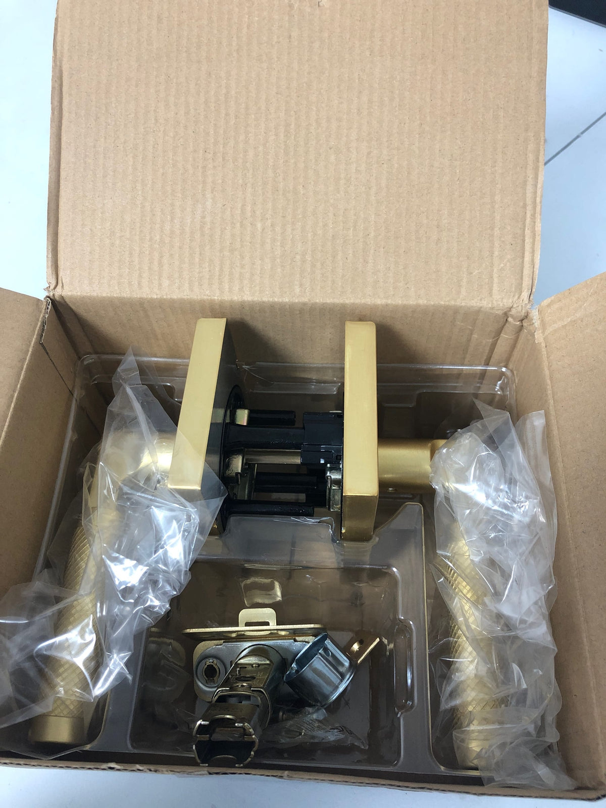 Kwikset 720PVLRCT-4 Prava Passage Door Lever Set with Rectangle Rose - Satin Brass