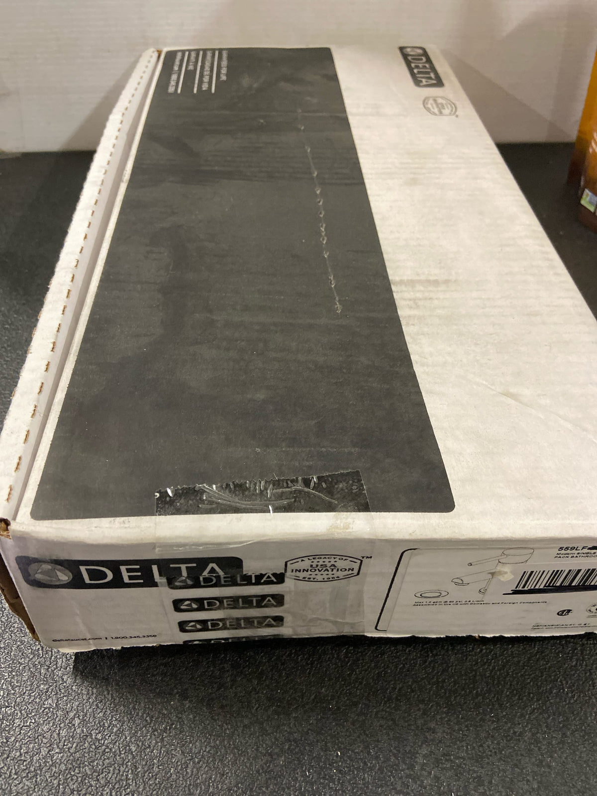 Delta 559LF-SSPP Modern Single Hole Bathroom Faucet with Pop-Up Drain Assembly 1.2gpm - Includes - Stainless