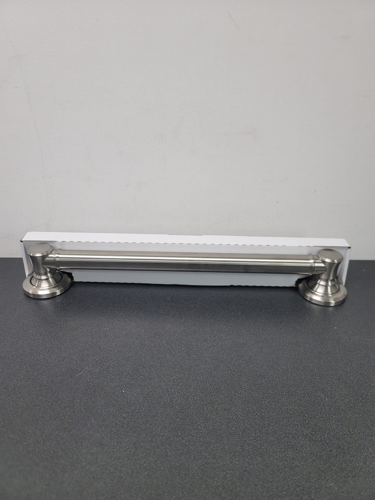 Delta 41618-SS 18" Traditional Grab Bar - Brilliance Stainless