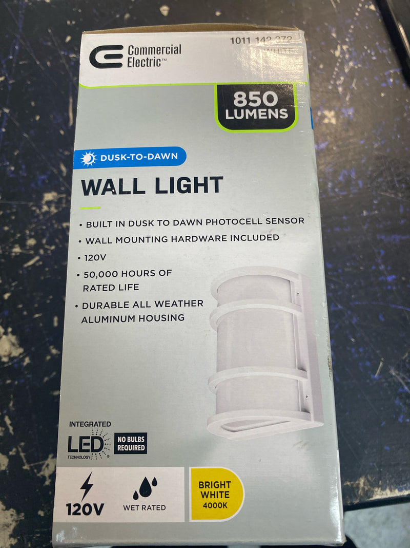 Commercial electric S6HMWM840DDWHHD 850 Lumens Integrated LED White Dusk to Dawn Half Moon Security Wall Pack Light, 4000K