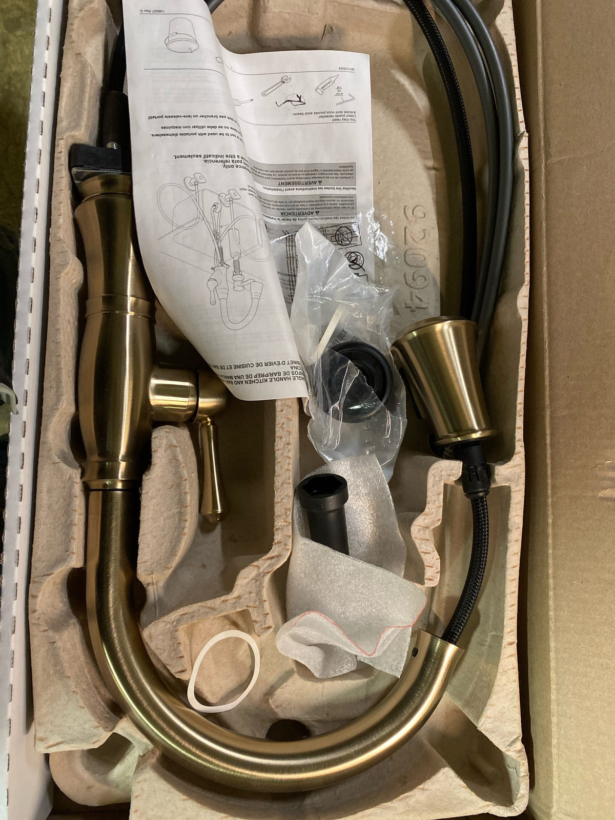 Delta Cassidy Pull-Down Kitchen Faucet with Magnetic Docking Spray Head and ShieldSpray