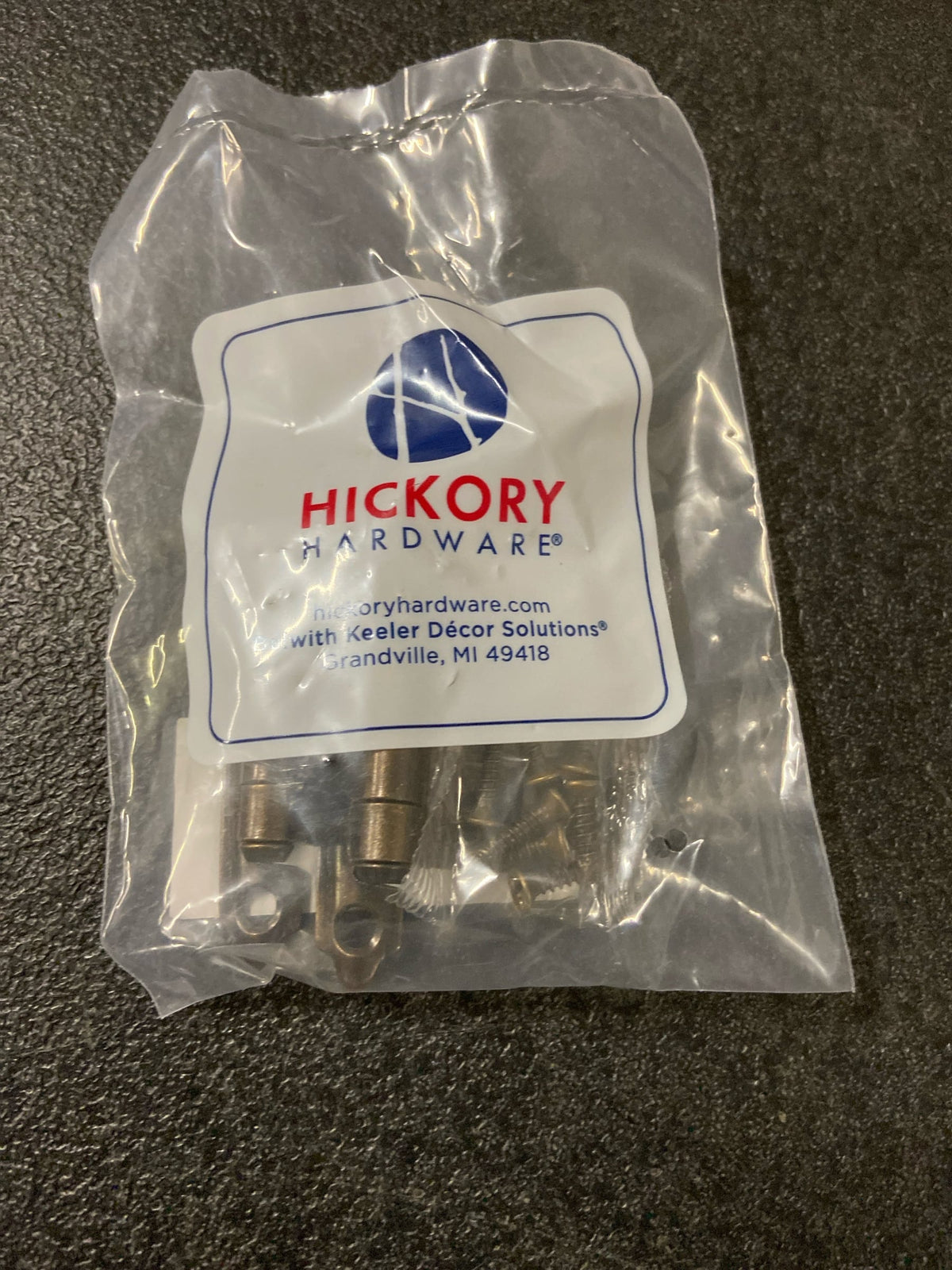 Hickory Hardware P144-AB Variable Overlay Traditional Cabinet Door Hinge with 170 Degree Opening Angle and Self Close Function - Pair - Antique Brass