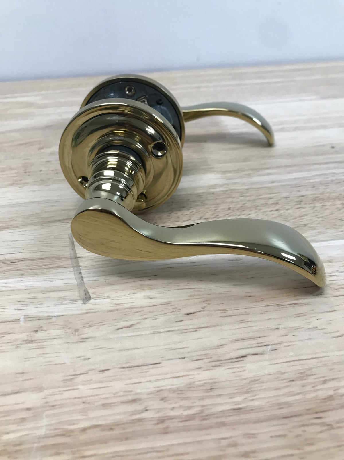 Baldwin Reserve Curve Polished Brass Bed/Bath Door Lever with Traditional Round Rose-PV.CUR.R.TRR.003