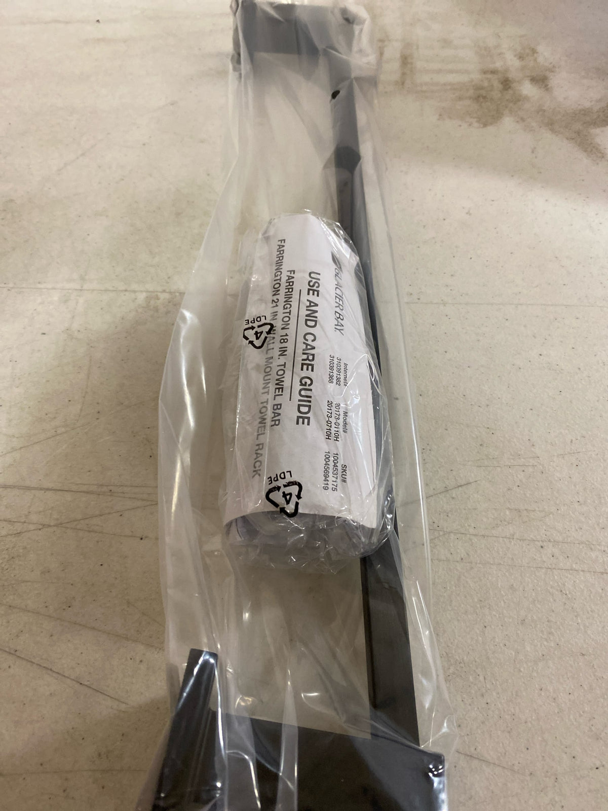 Glacier Bay Farrington 18 in. Towel Bar in Matte Black