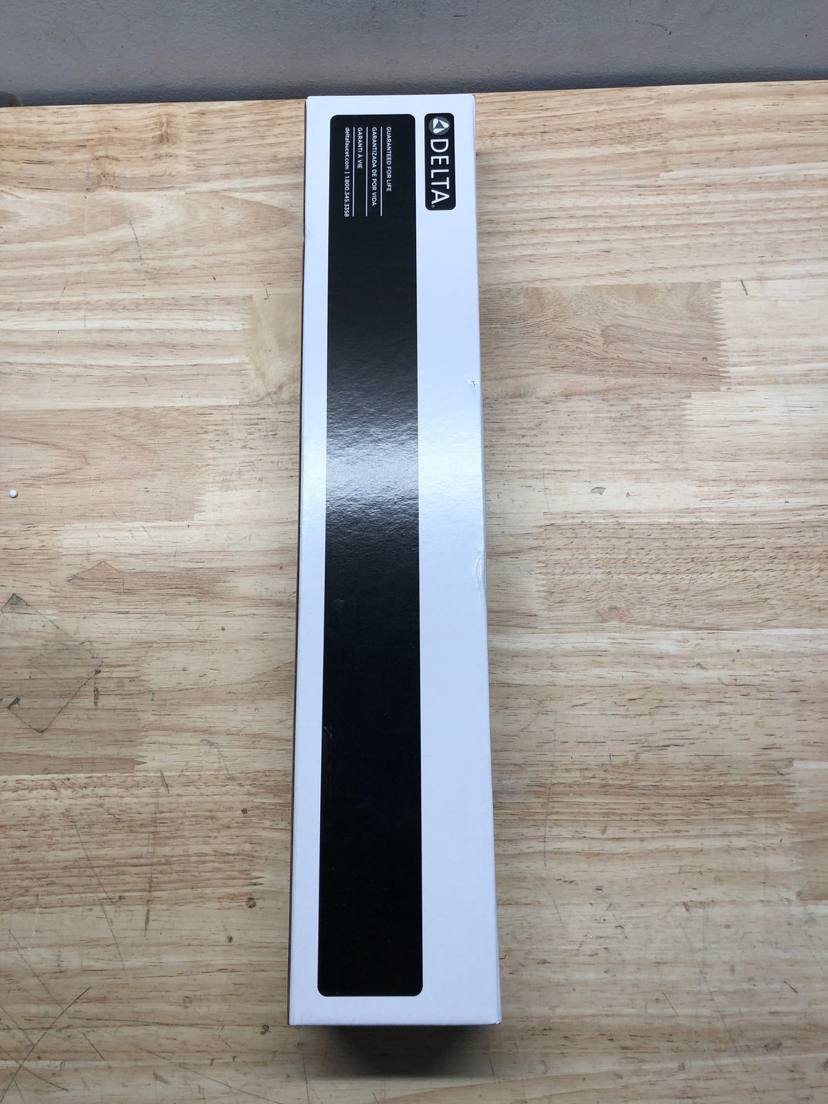 Delta IAO20818-BL Velum 18" Towel Bar - Matte Black