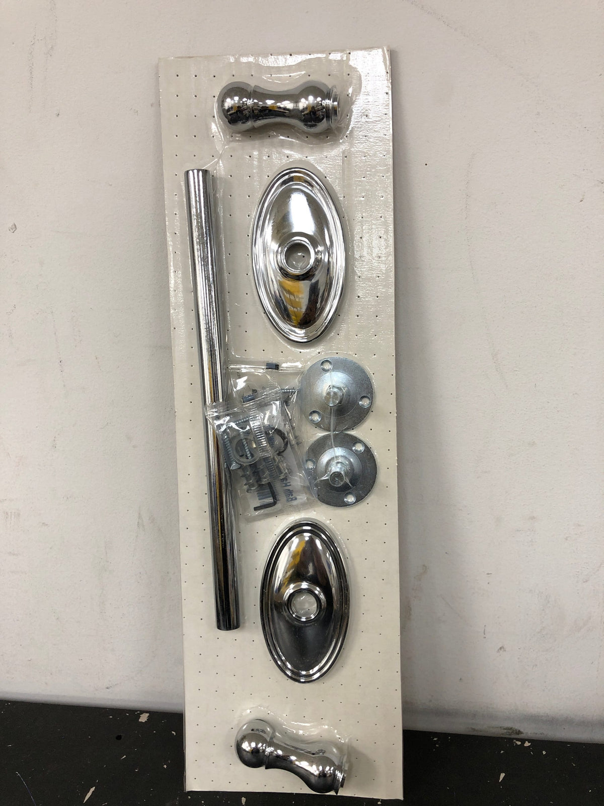 Emtek 26024US26 Traditional Brass 12 Inch Towel Bar - Polished Chrome