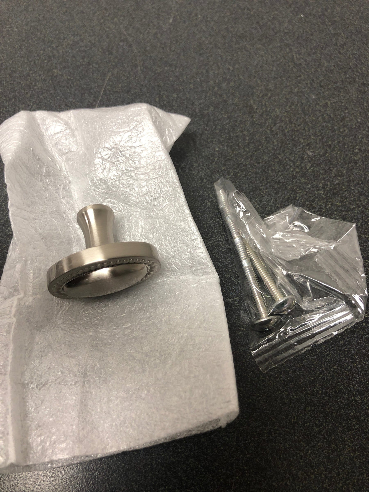 Top Knobs M347 Oval 1-1/4 Inch Oval Cabinet Knob from the Somerset II Collection - Brushed Satin Nickel