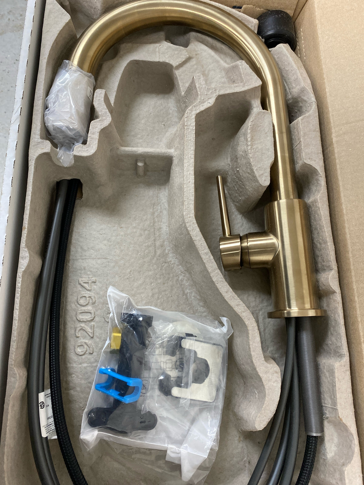 Delta 9159-CZ-DST Trinsic Pull-Down Kitchen Faucet with Magnetic Docking Spray Head - Includes - Champagne Bronze