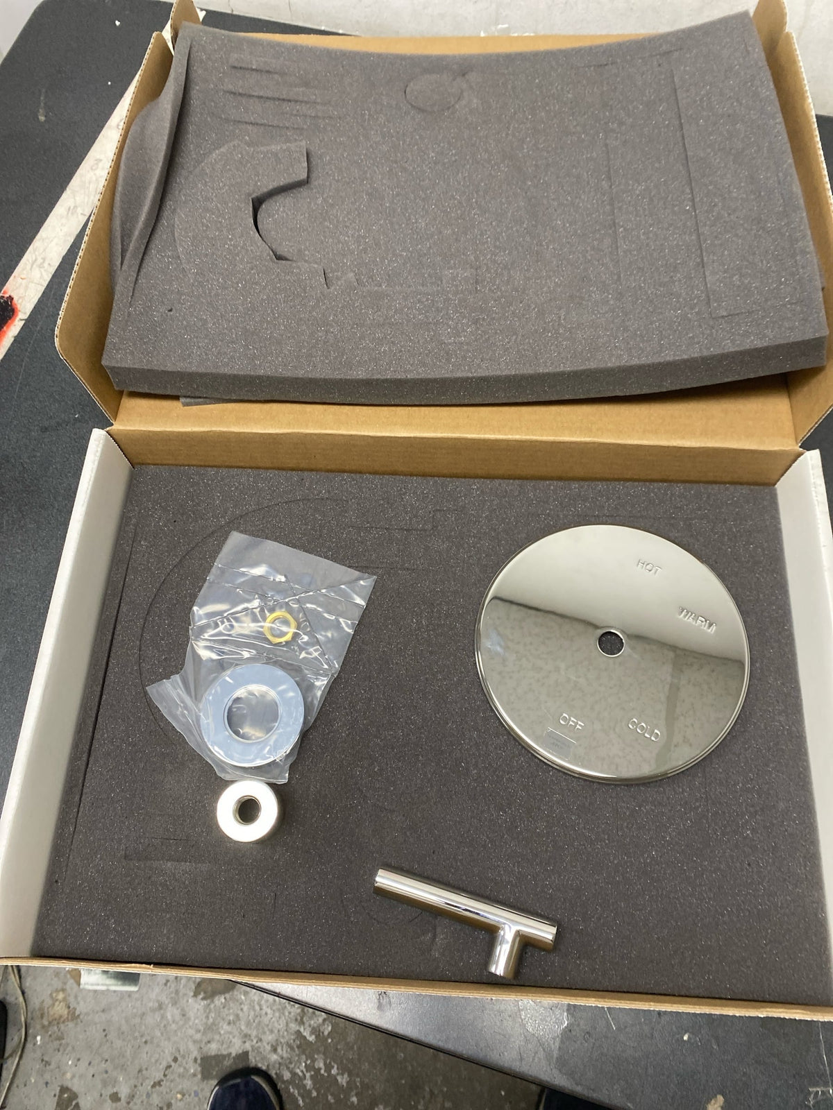 Newport Brass 4-994LBP/26 East Linear Collection Single Handle Round Pressure Balanced Shower Trim Plate Only with Metal Lever Handle - Polished Chrome
