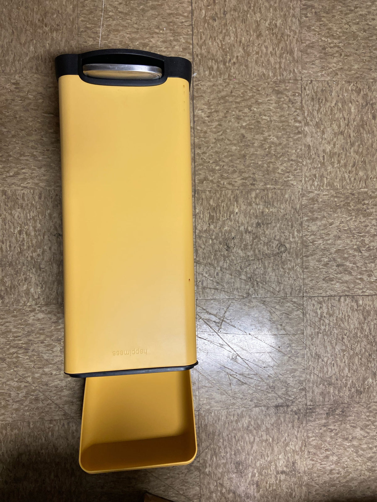 happimess HPM1007K Betty Retro 8-Gallon Step-Open Trash Can, Daffodil Yellow with Soft-Close Lid, Fingerprint Resistant, Modern, Minimalistic for Home, Kitchen, Laundry Room, Office, Bedroom, Bathroom
