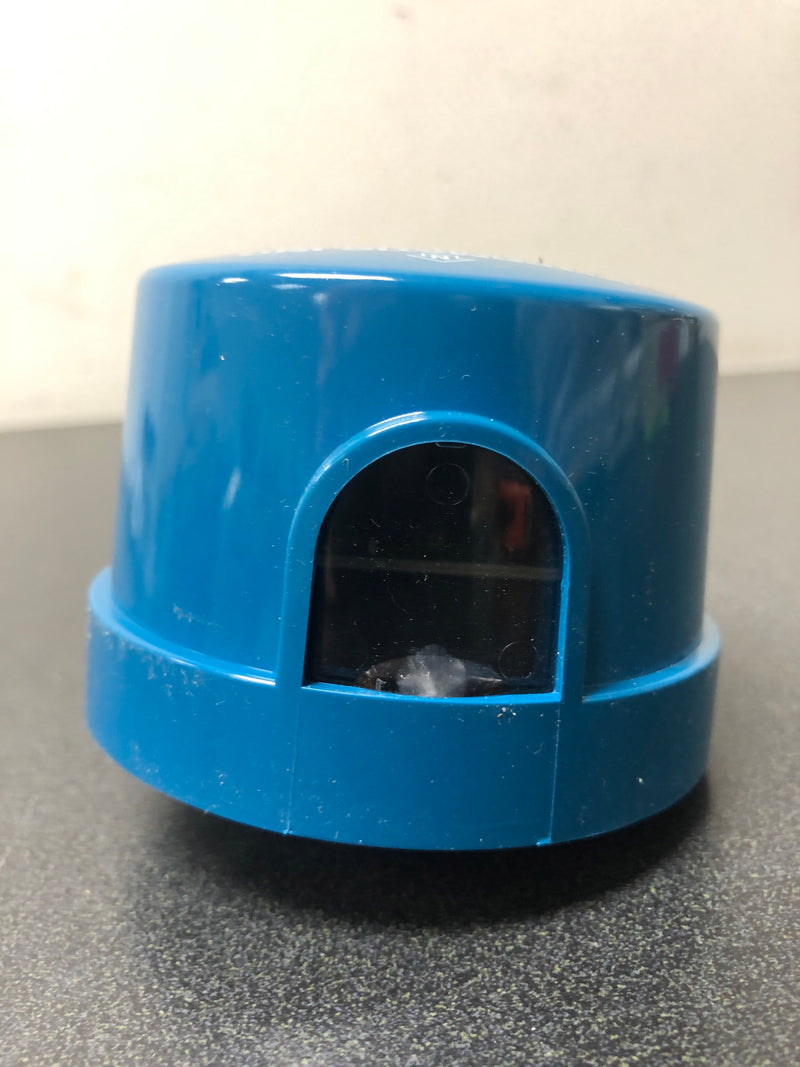 Intermatic ELC4536D89 NightFox 1,000-Watt LED/Incandescent Locking Type Mount Dusk to Dawn Light Control Electronic Photocontrol, Blue