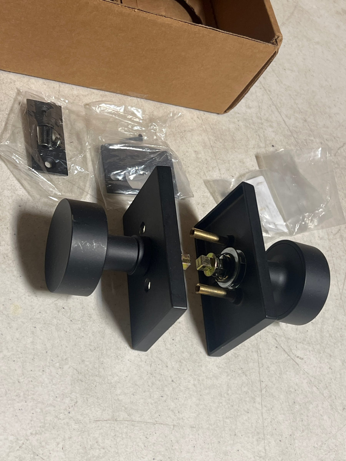 Emtek 5112ROUUS19 Round Knobset Passage Door Knob Set with Modern Rectangular Rose - Flat Black