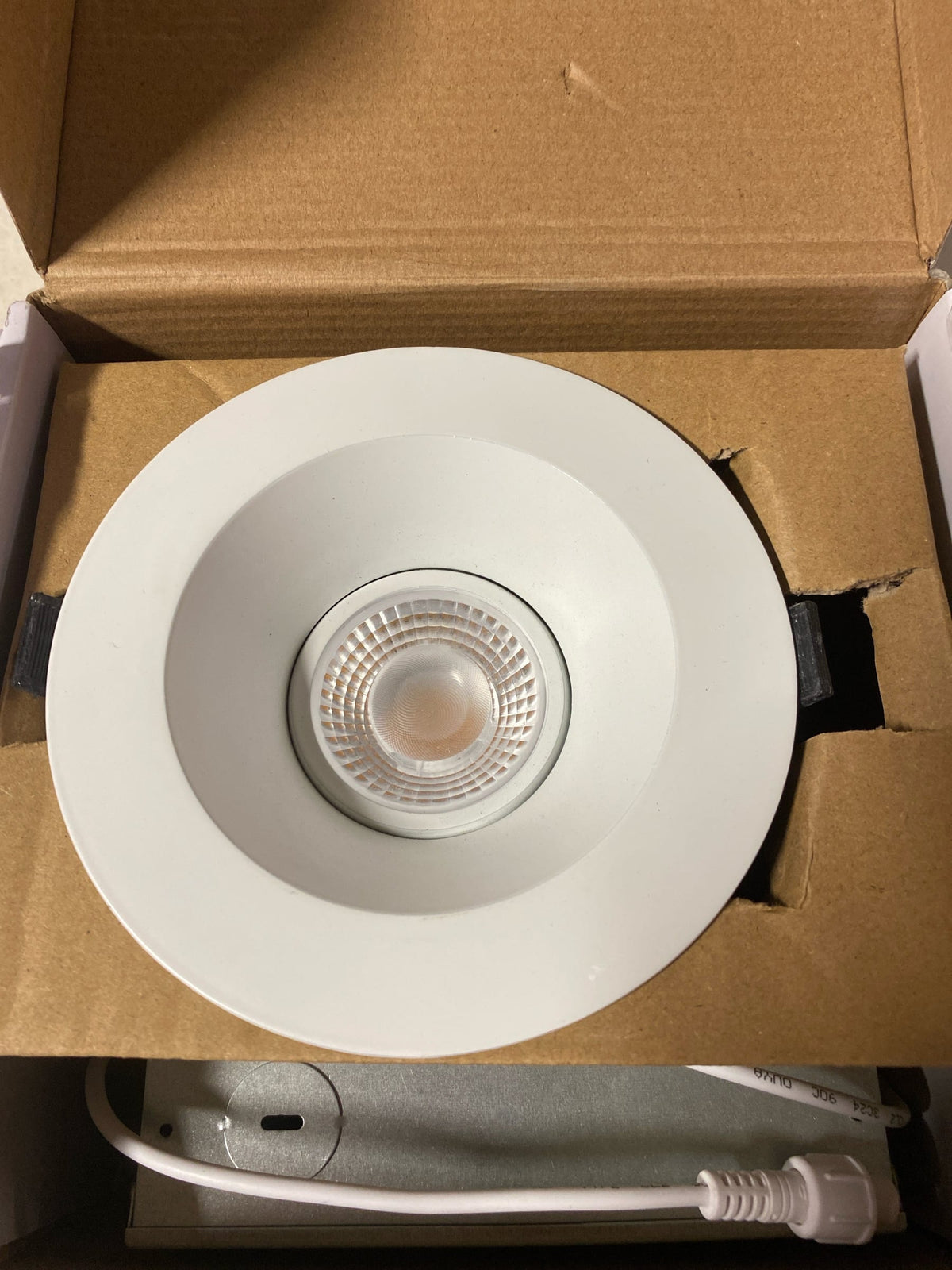 Wac limited R3JRAT-WCS-WT Kenric 3.5 in. Round Adjustable 5CCT Remodel IC Rated Indoor/Outdoor Integrated LED Recessed Light Trim