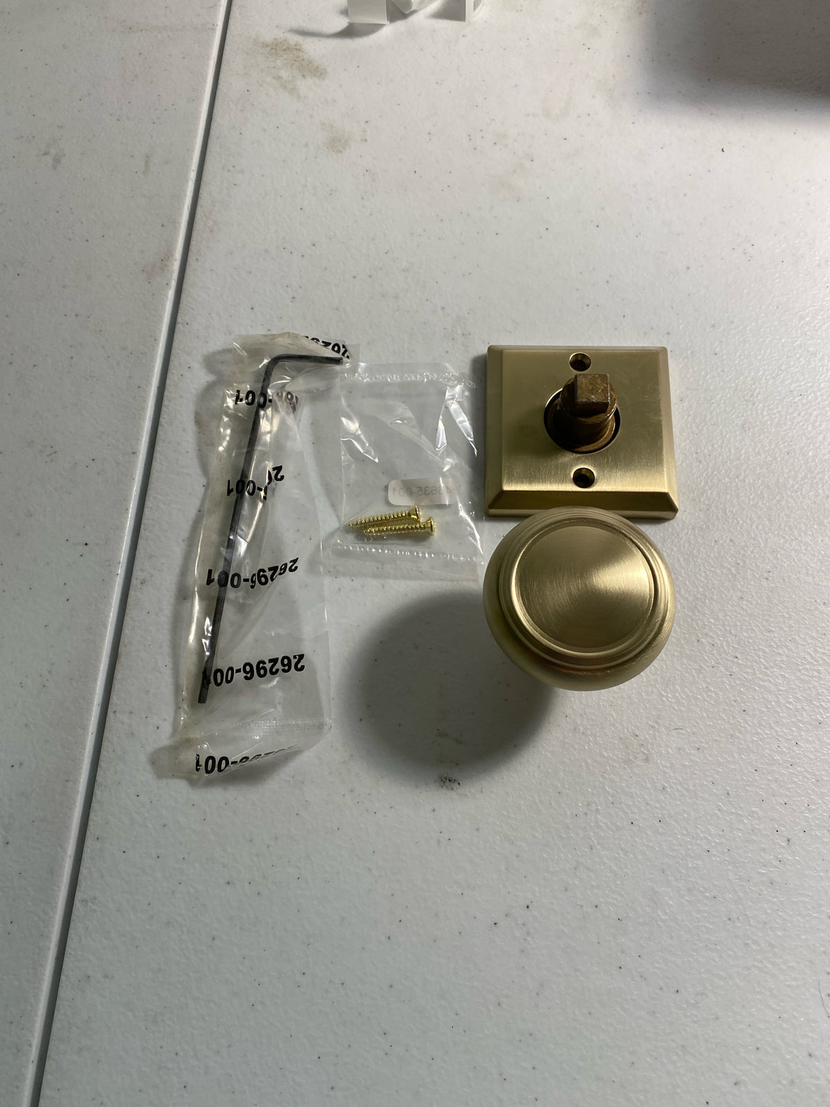 Baldwin HDTRATSR044 Traditional Non-Turning One-Sided Dummy Door Knob with Square Rose - Satin Brass