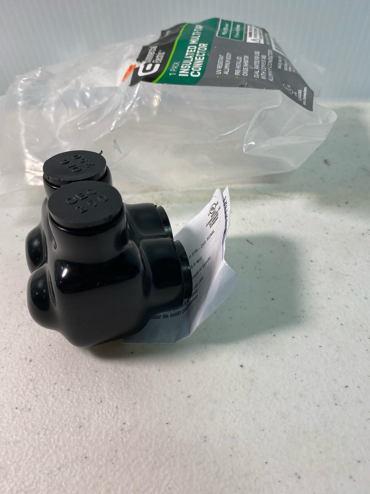 Commercial electric G60006A 6 AWG to 250 MCM Dual-Rated 2-Port 1-Sided Entry Insulated Multiple Tap Connector, Black