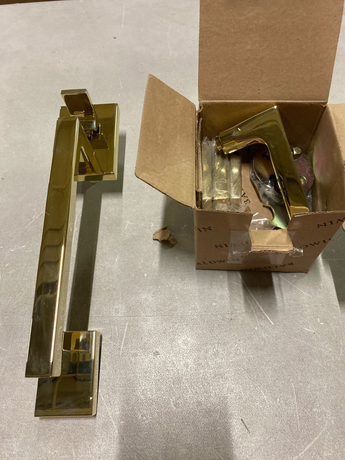 Baldwin 85390003RFD Minneapolis Right Handed Dummy Sectional Handleset with 5162 Interior Lever from the Estate Collection - Polished Brass