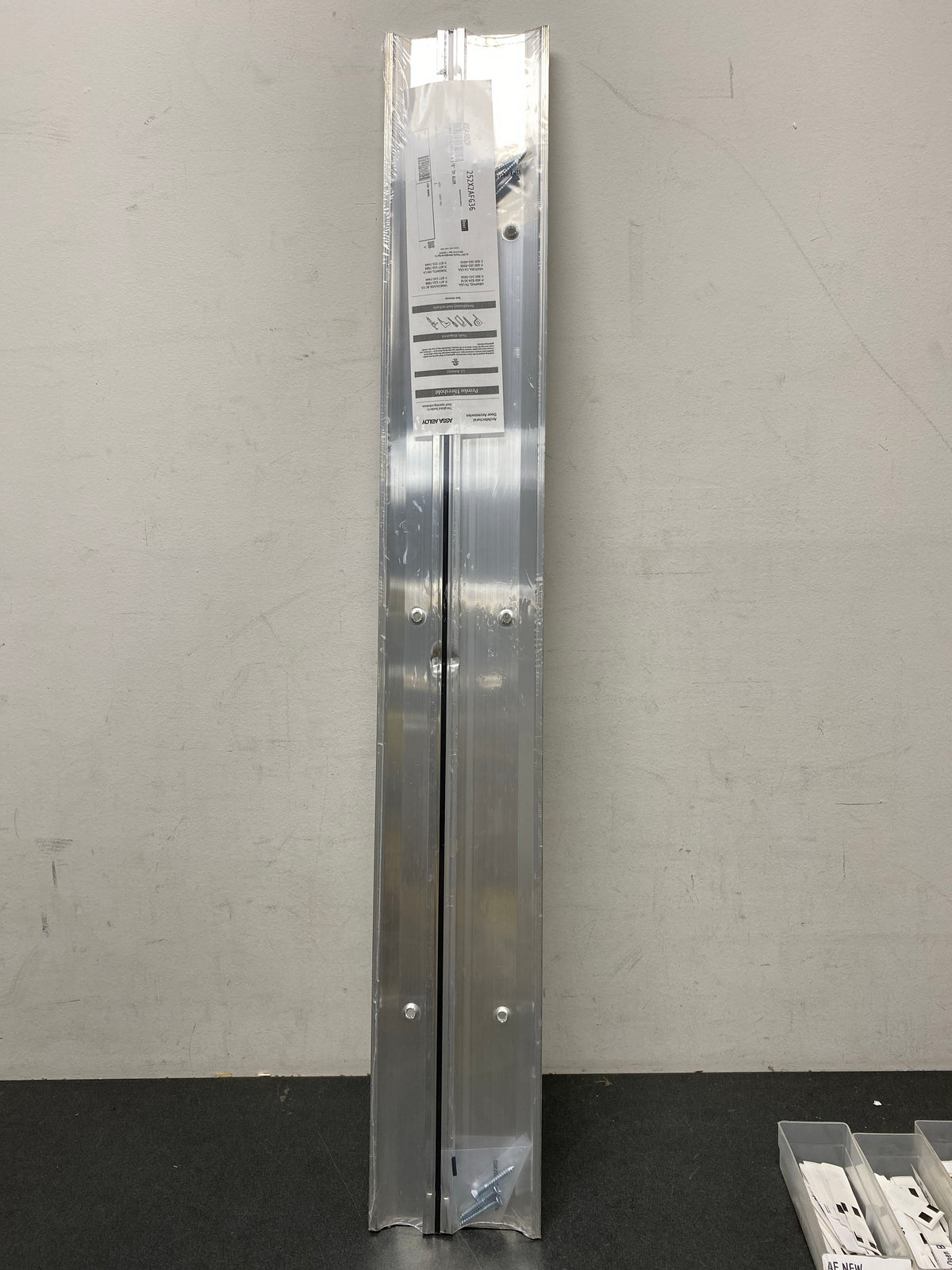 Zurn QH2TTS Thermal Track – Straight Panel - Chrome
