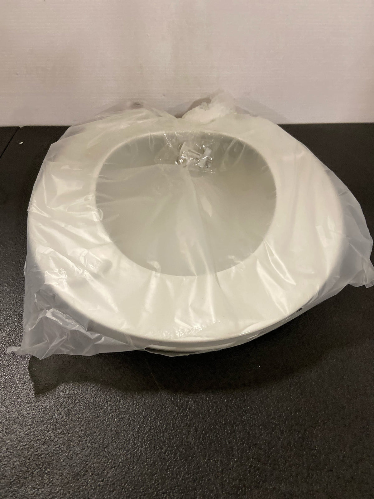 KOHLER K-4662-0 Lustra Round-front Toilet Seat, White