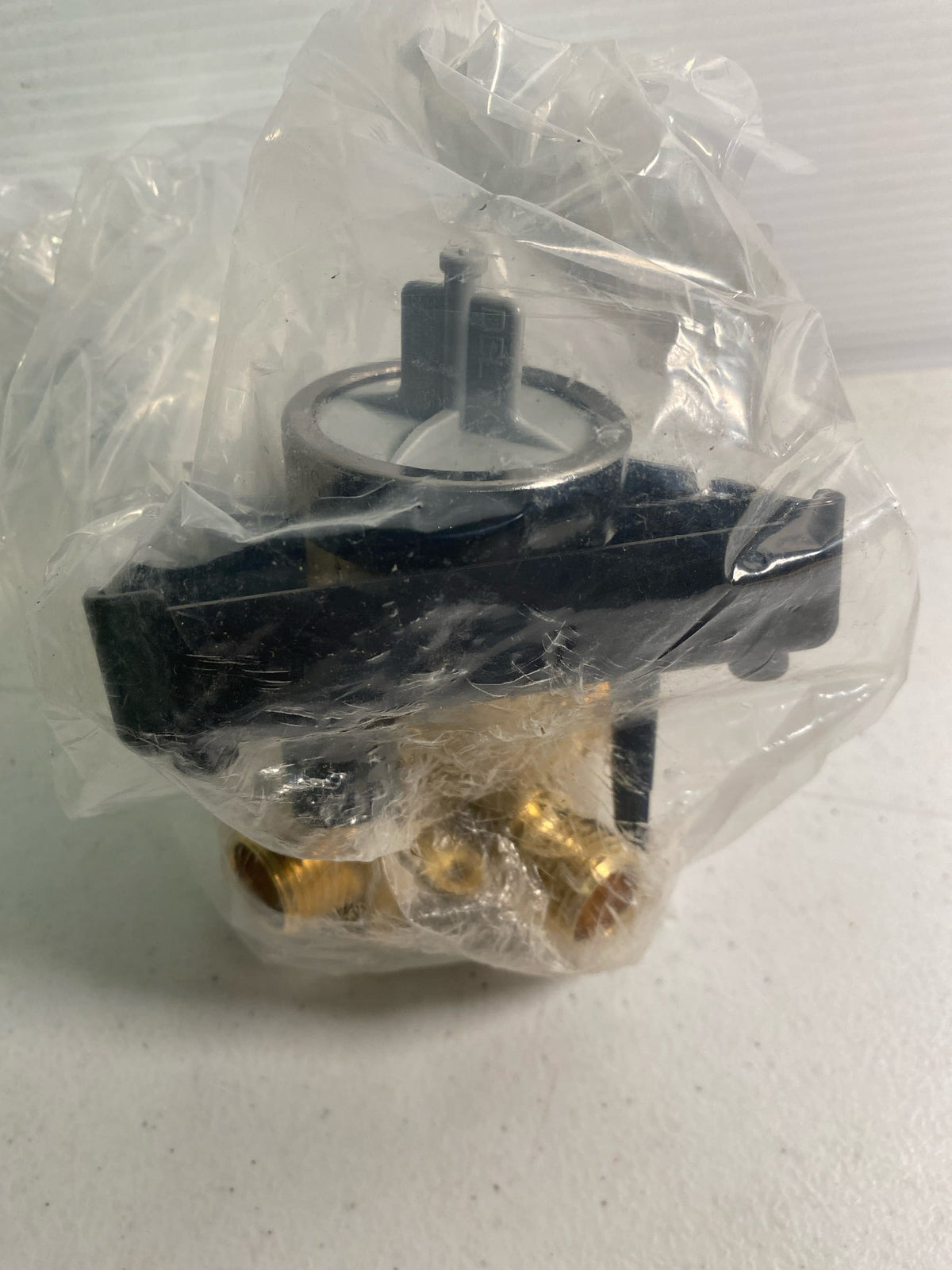 Delta R10000-UN Universal Mixing Rough-In Valve with 1/2" NPT Male thread with 1/2" C.W.T Female Sweat - na