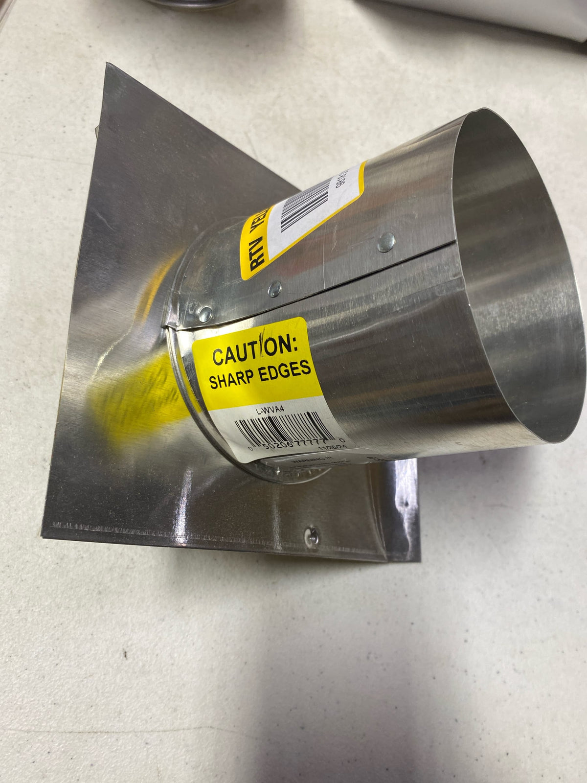 GAF Master Flow 4 in. Aluminium Round Wall Vent with Foam Gasket and Screen - for use as The Outside sidewall Termination of Kitchen and Bath Fans, Range Hoods, Microwave Venting or Other Needs