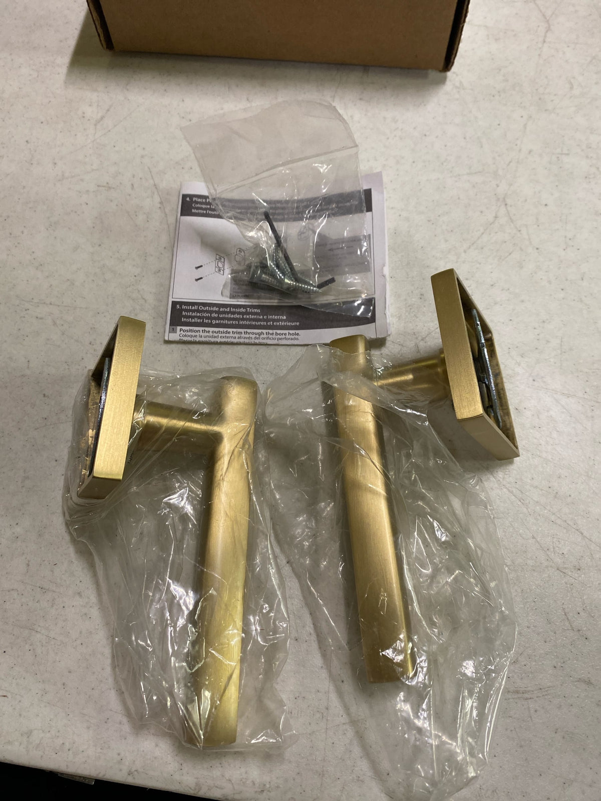 Emtek 5050FRLUS4RH Freestone Right Handed Non-Turning Two-Sided Dummy Door Lever Set with Square Rose from the Urban Modern Collection - Satin Brass