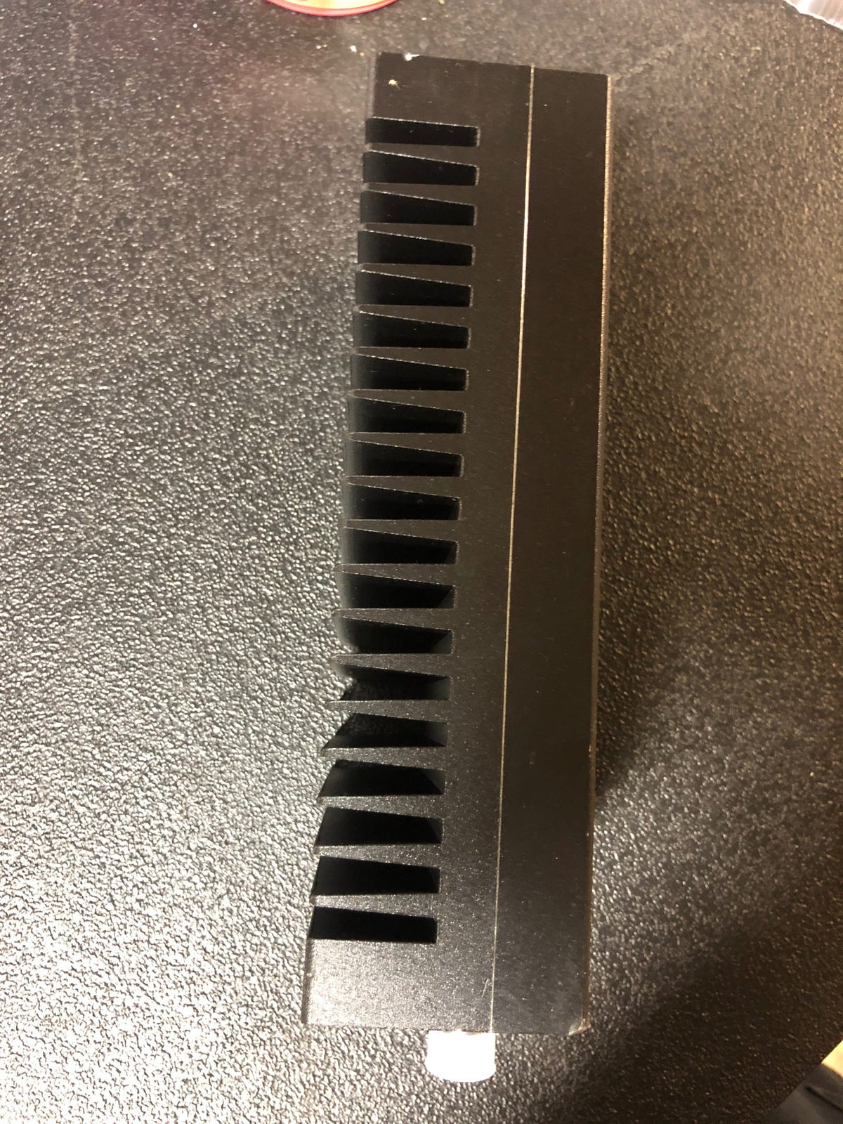Fairview Microwave, Inc. ST3N-200F N Female (Jack) Termination (Load) 200 Watts High Power To 3 GHz, Heatsink Body, 1.25 VSWR, 10 KWatts Peak Power