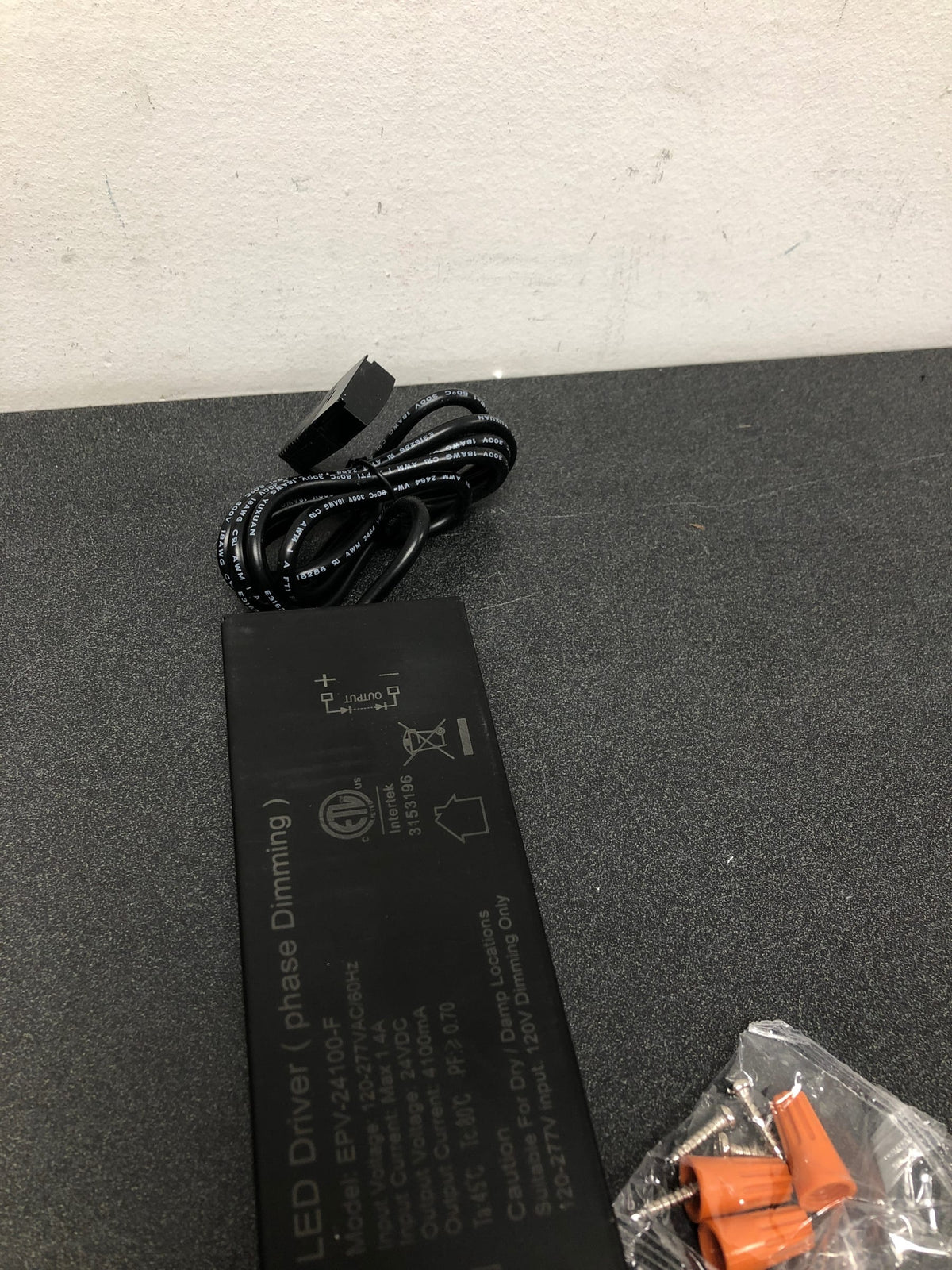 Maxim 89818 slimstick 96 watt hard wire driver - black