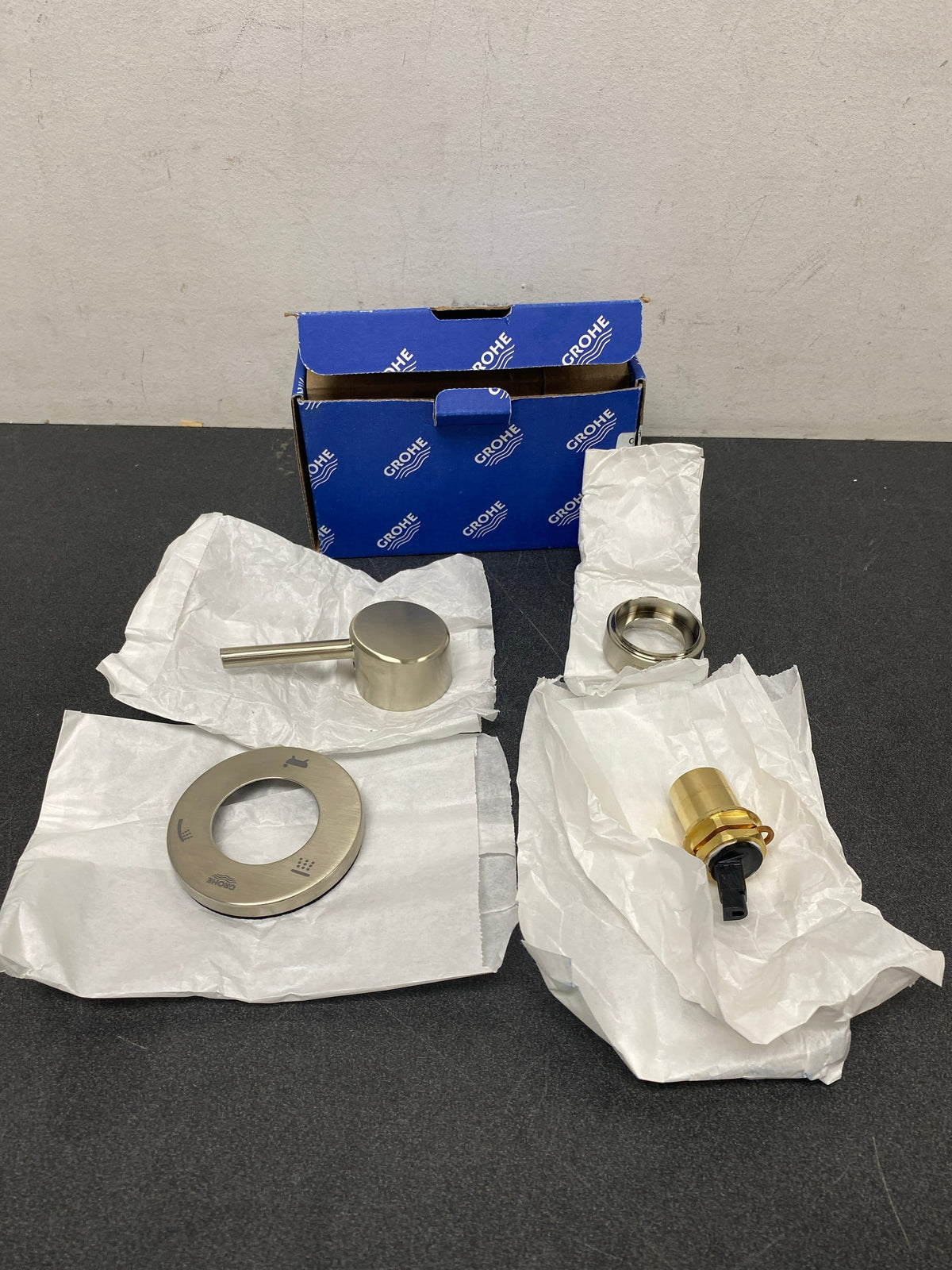 Grohe 29108EN1 Concetto Single Lever 2-Way Diverter Valve Trim Only for Shower/Handshower (Valve Sold Separately) - Brushed Nickel