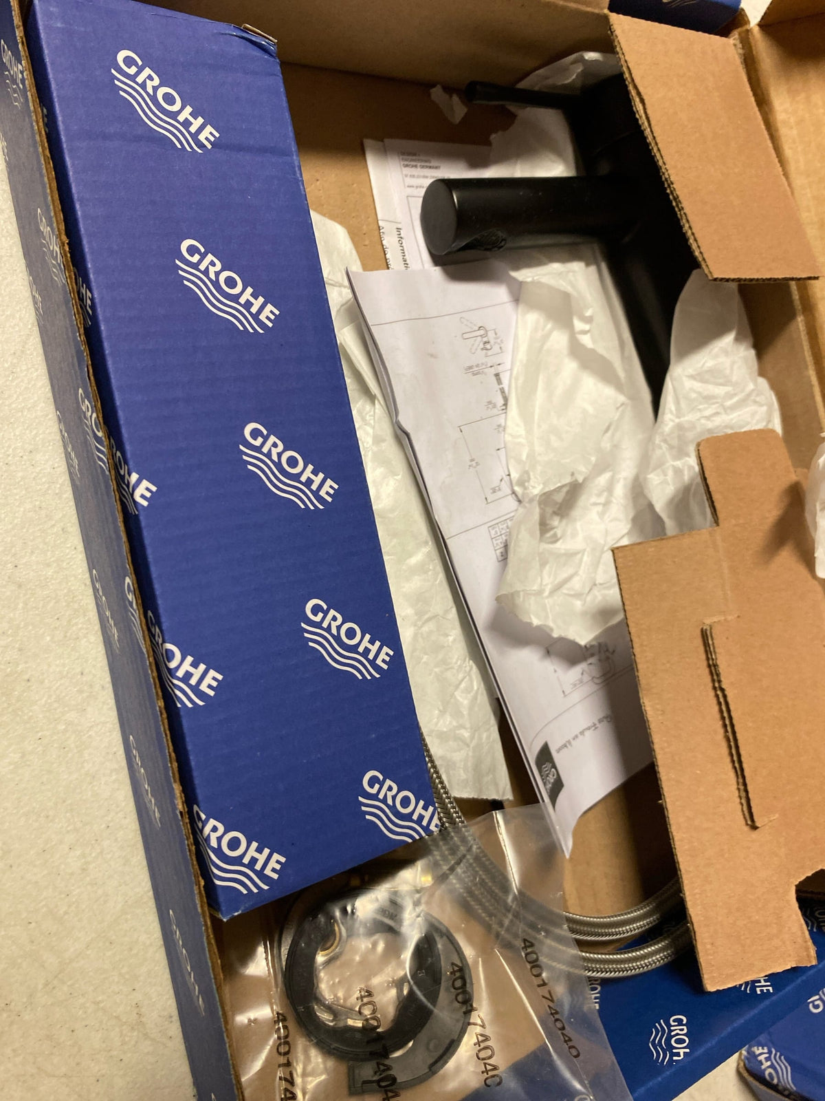 Grohe 322162431 Essence 1.2 GPM Single Hole Bathroom Faucet with Pop-Up Drain Assembly, StarLight, SilkMove, and EcoJoy Technology - Matte Black