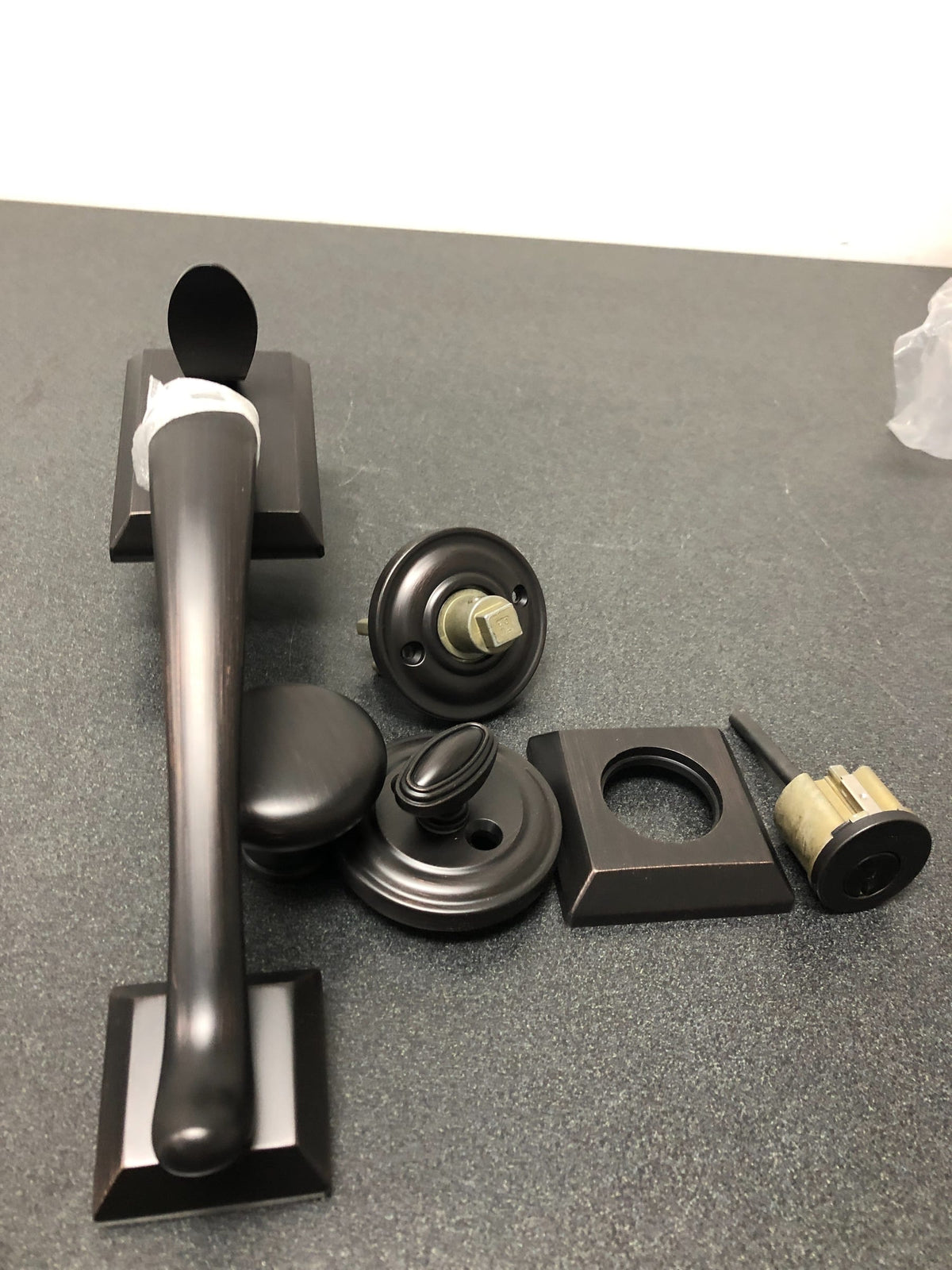 Baldwin Napa Standard C Keyway Single Cylinder Keyed Entry Handleset with Traditional Round Rose and Round Knob on Interior