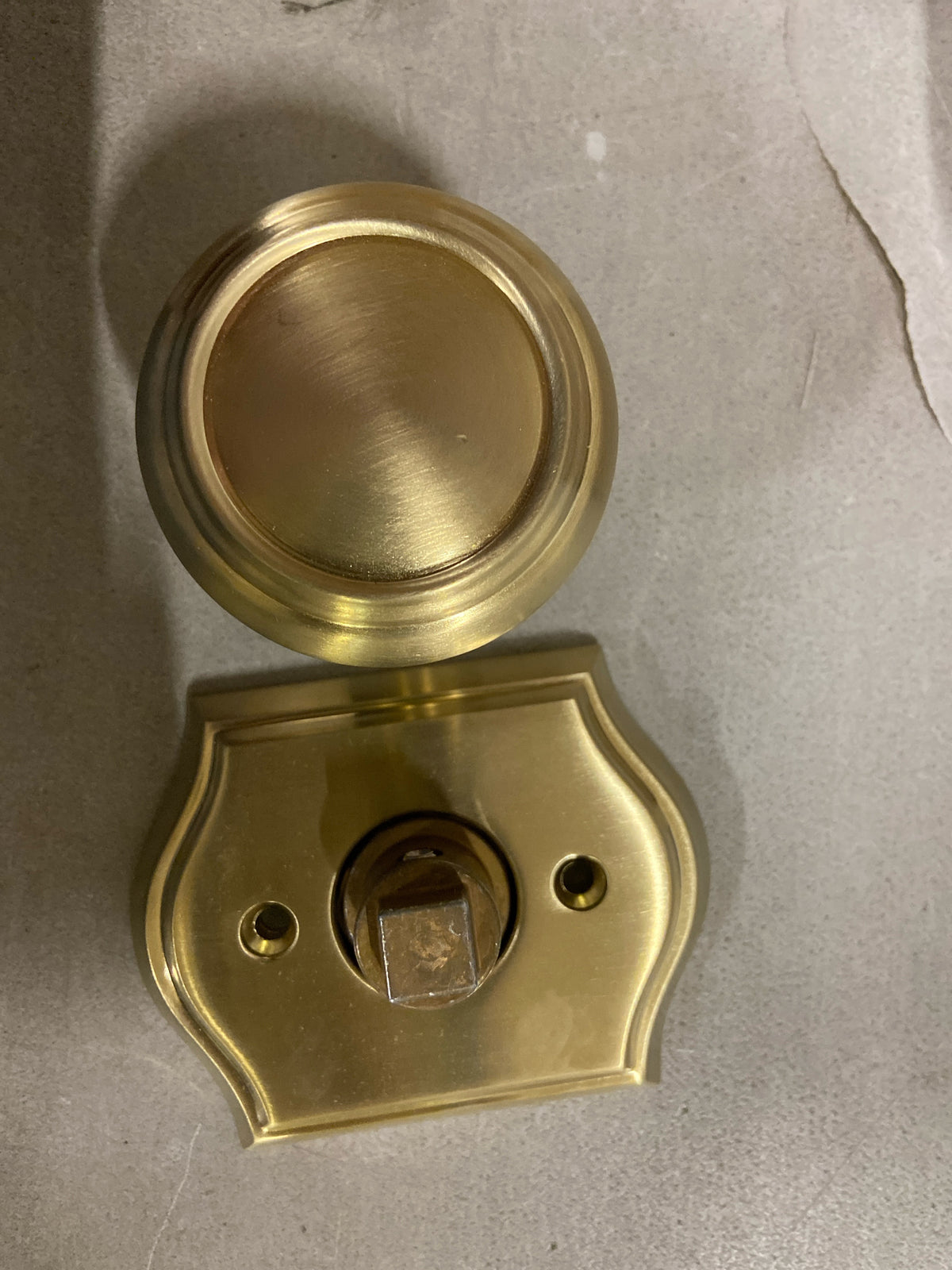 Baldwin HDTRATAR003 Traditional Non-Turning One-Sided Dummy Door Knob with Arch Rose - Polished Brass