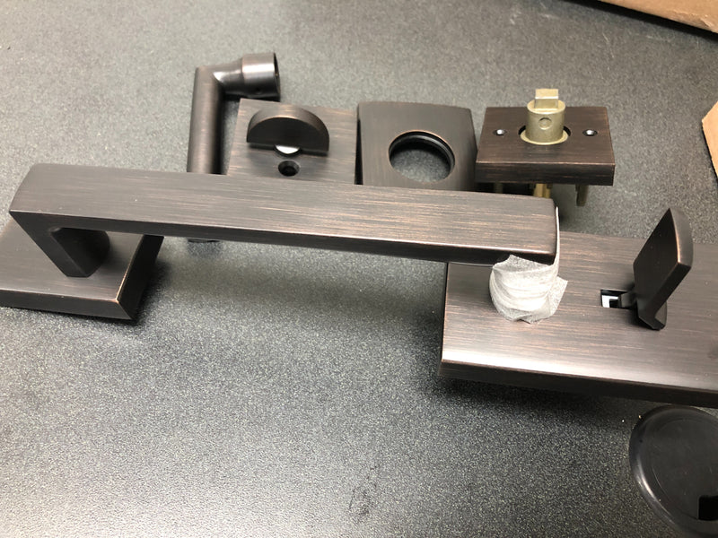 Baldwin La Jolla Right Handed Standard C Keyway Single Cylinder Keyed Entry Handleset with Tube Lever and Contemporary Square Interior Trim from the Reserve Collection