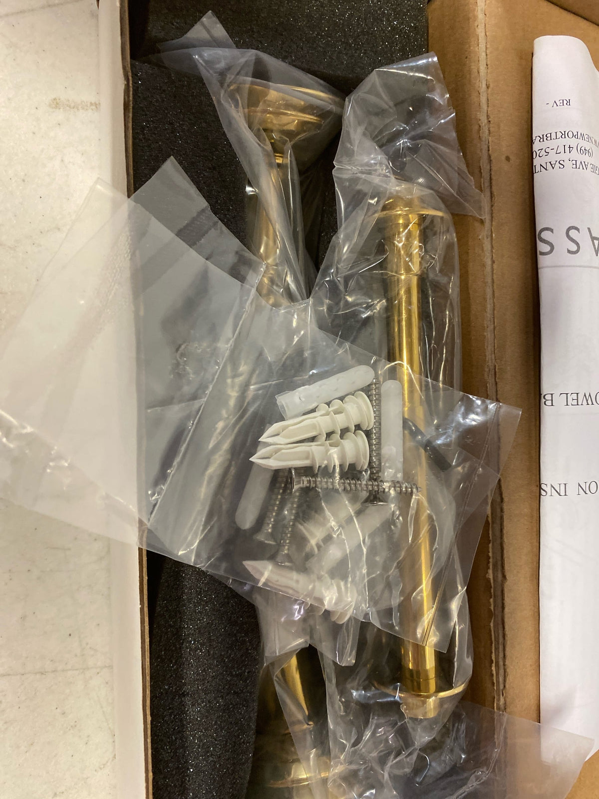 Newport Brass 34-28/03N Double Post Tissue Holder from the Aylesbury and Jacobean Collections - Polished Brass Uncoated (Living)