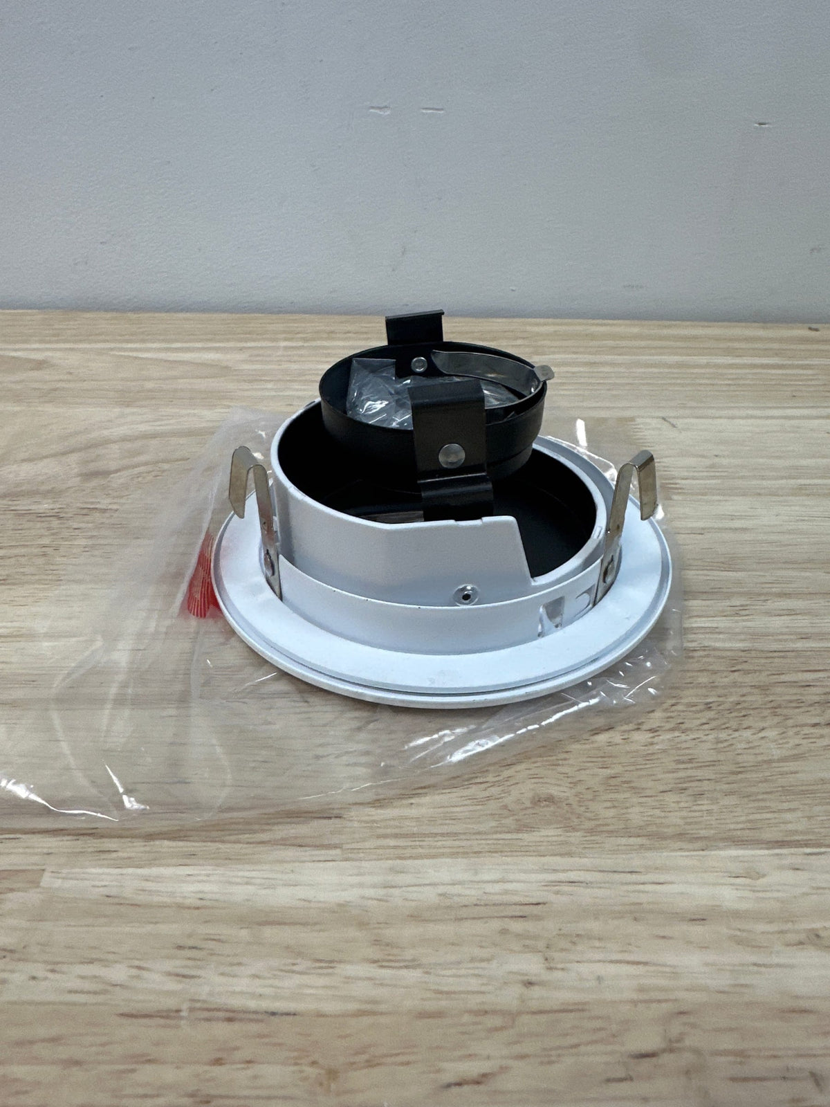 Elco EL1420W 4" Bi Pin Adjustable Slot Aperture Trim - White