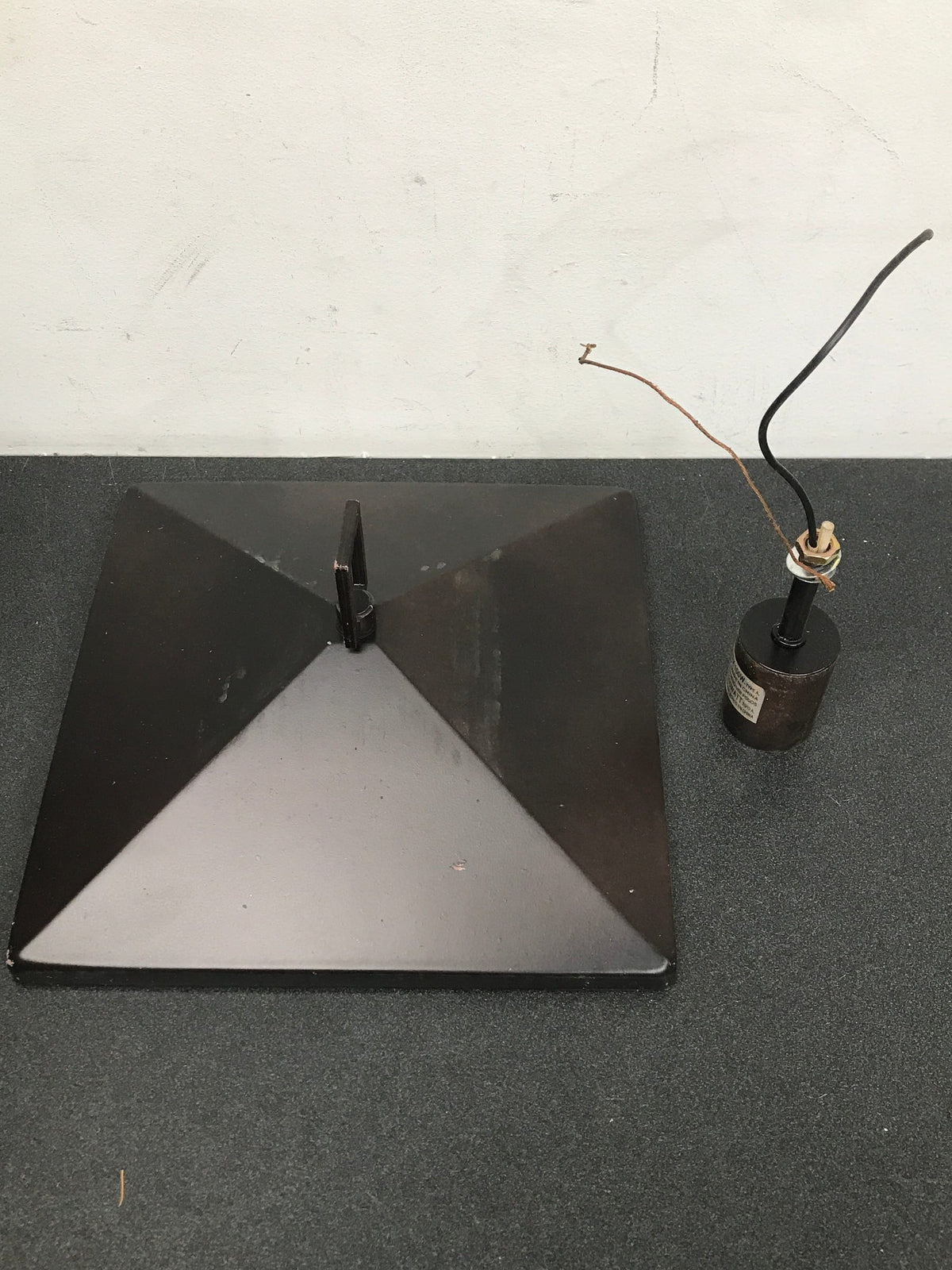 Forte Lighting 1319-01-32 10Wx18H Post Light - Antique Bronze